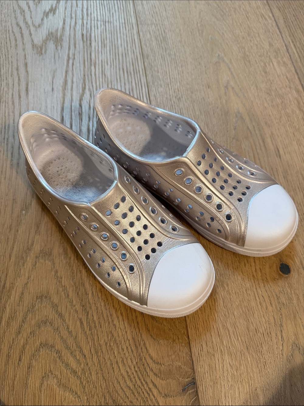 wonder nation Metallic Rose Gold Kids Water Shoes with White Toe